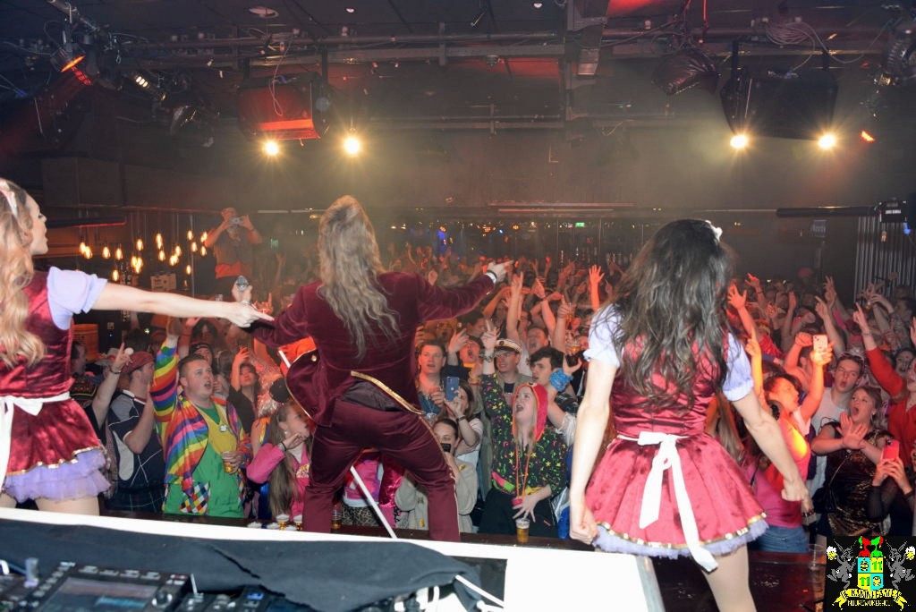 ../Images/Carnavals maandagavond in VdG 101.jpg